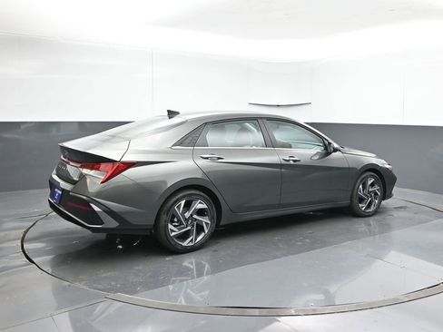 New 2026 Hyundai Elantra Limited image 5