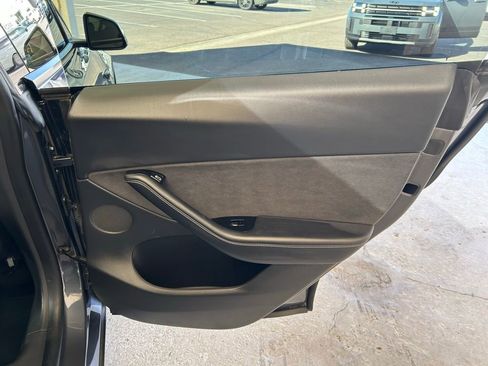Used 2021 Tesla Model Y Long Range image 16