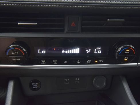 Used 2025 Nissan Rogue SV AWD/4WD image 34