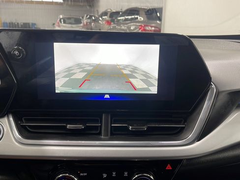 Used 2025 Chevrolet Trax LT FWD image 10