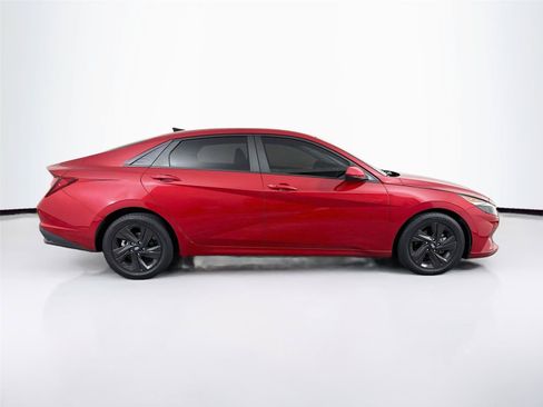 Used 2022 Hyundai Elantra SEL FWD image 6