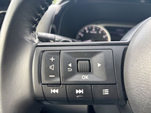 Used 2024 Nissan Pathfinder SV image 39