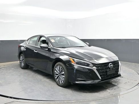 Used 2024 Nissan Altima 2.5 SV AWD/4WD image 4