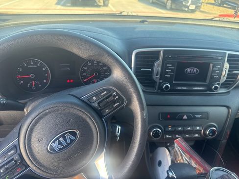 Used 2017 Kia Sportage LX w/ LX Popular Package image 6