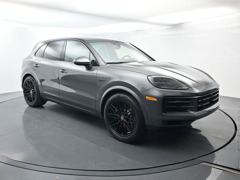 Certified 2026 Porsche Cayenne E-Hybrid AWD/4WD image 17