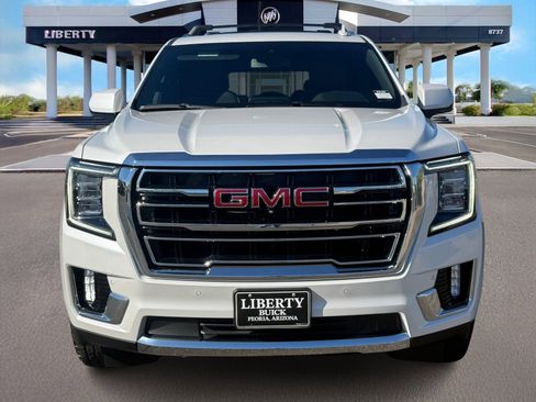 Used 2024 GMC Yukon XL SLT w/ SLT Luxury Package image 4