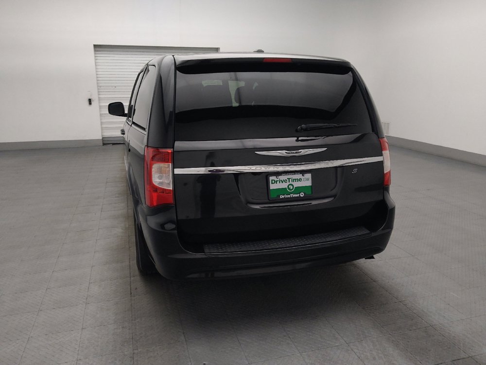 Used 2014 Chrysler Town & Country S FWD image 6