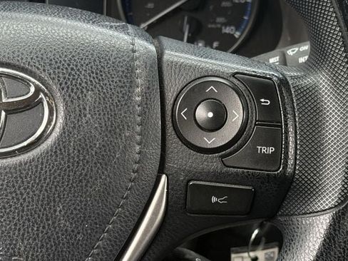 Used 2018 Toyota RAV4 LE FWD image 15