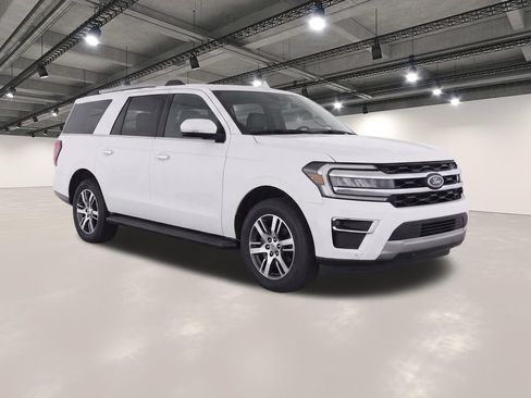 Used 2024 Ford Expedition Limited RWD image 2