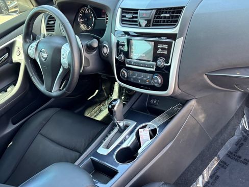 Used 2018 Nissan Altima 2.5 SR FWD image 9