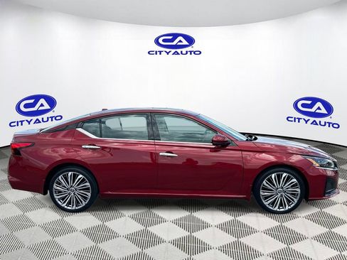 Used 2024 Nissan Altima 2.5 SL FWD image 2