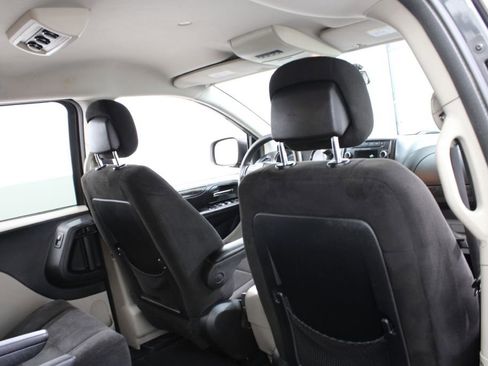 Used 2012 Dodge Grand Caravan SXT image 21