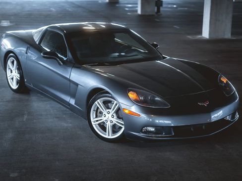 Used 2009 Chevrolet Corvette Coupe w/ Preferred Equipment Group image 2