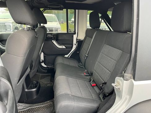 Used 2012 Jeep Wrangler Unlimited Rubicon w/ Connectivity Group image 11