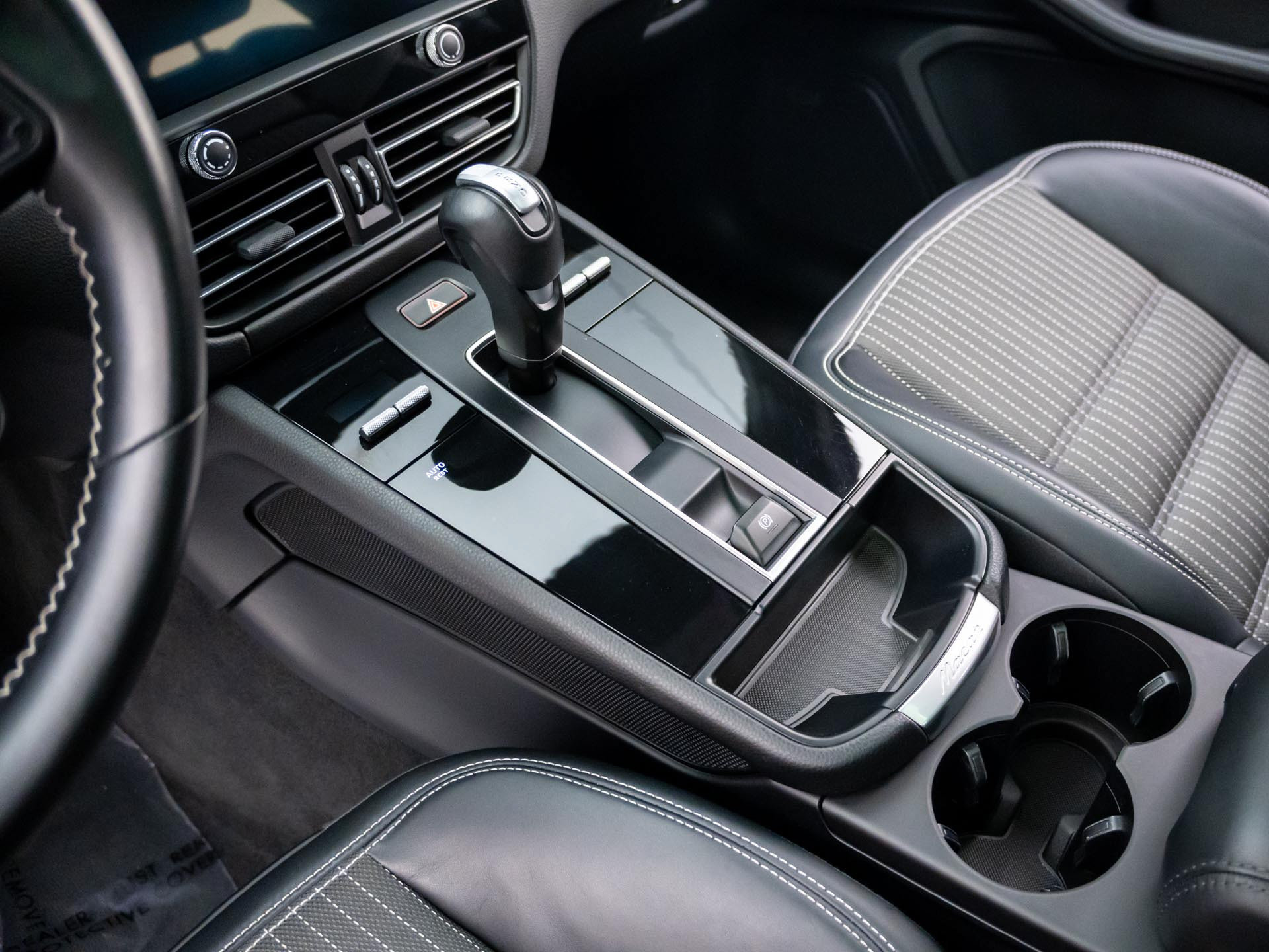 Certified 2024 Porsche Macan Turbo AWD/4WD image 12