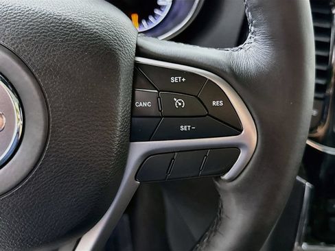 Used 2019 Jeep Grand Cherokee Limited AWD/4WD image 25