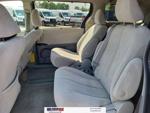 Used 2011 Toyota Sienna LE w/ Towing Pkg FWD image 11