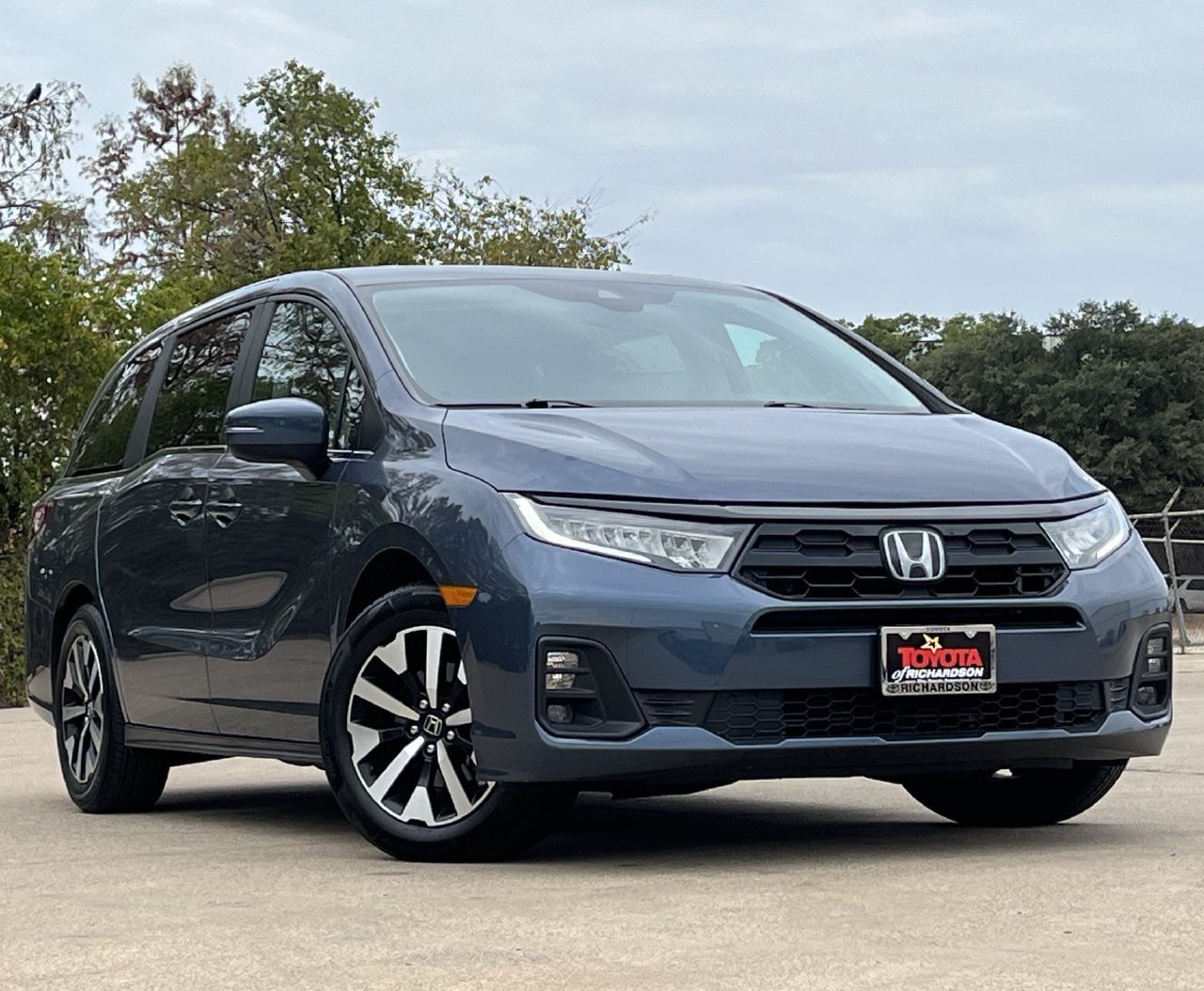 Used 2025 Honda Odyssey EX-L image 2