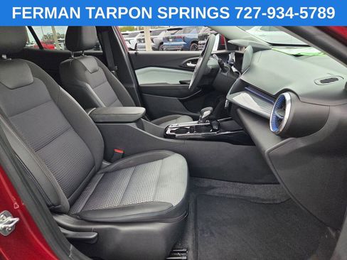 Certified 2025 Chevrolet Trax LT image 21