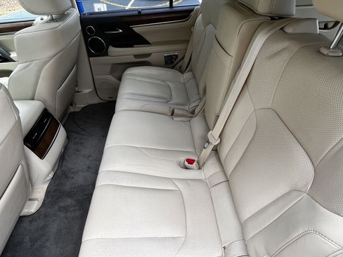 Used 2020 Lexus LX 570 4WD w/ Luxury Package image 31