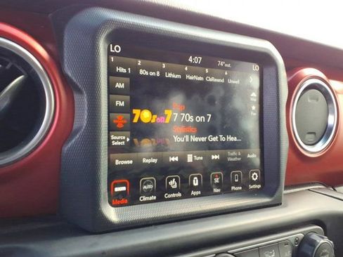 Used 2022 Jeep Wrangler Unlimited Rubicon w/ Cold Weather Group AWD/4WD image 10