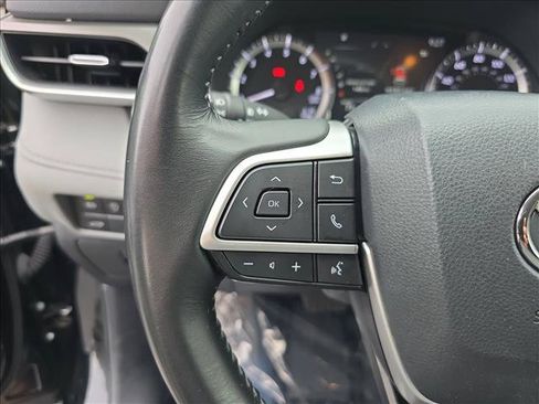 Used 2023 Toyota Highlander XLE AWD/4WD image 17
