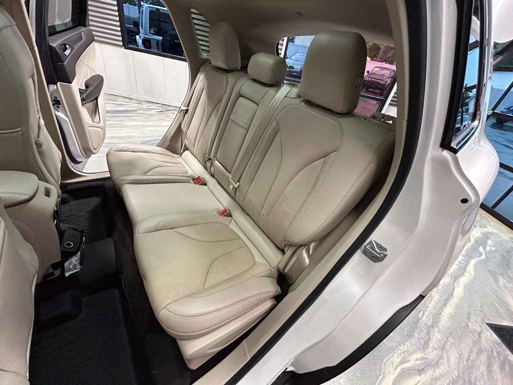 Used 2018 Lincoln MKC Reserve FWD image 6