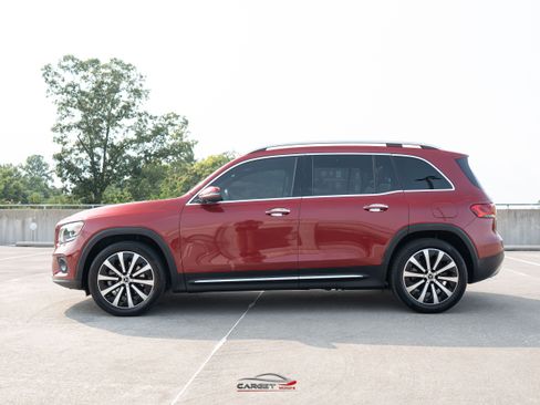 Used 2020 Mercedes-Benz GLB 250 4MATIC w/ Premium Package image 4