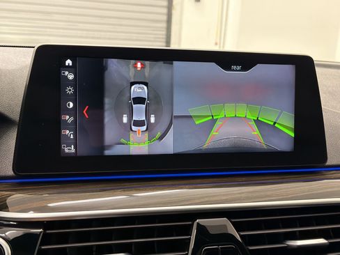 Used 2018 BMW 530e RWD image 19