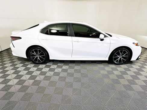 Used 2024 Toyota Camry SE w/ Convenience Package image 2