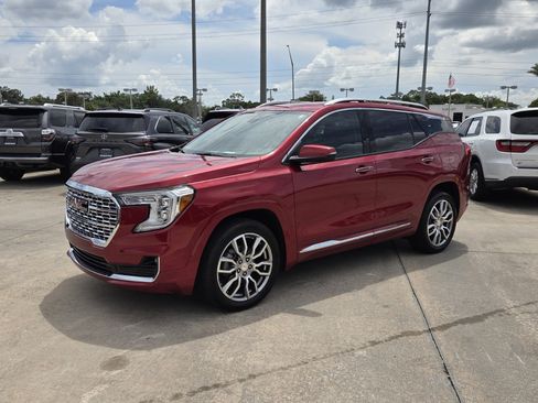 Used 2024 GMC Terrain Denali w/ Denali Premium Package AWD/4WD image 3