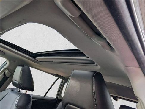 Used 2022 Toyota RAV4 XLE Premium image 14