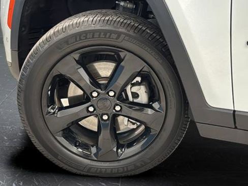 Used 2024 Jeep Grand Cherokee L Limited w/ Luxury Tech Group II image 37