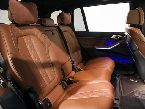 Used 2025 BMW X7 M60i image 23