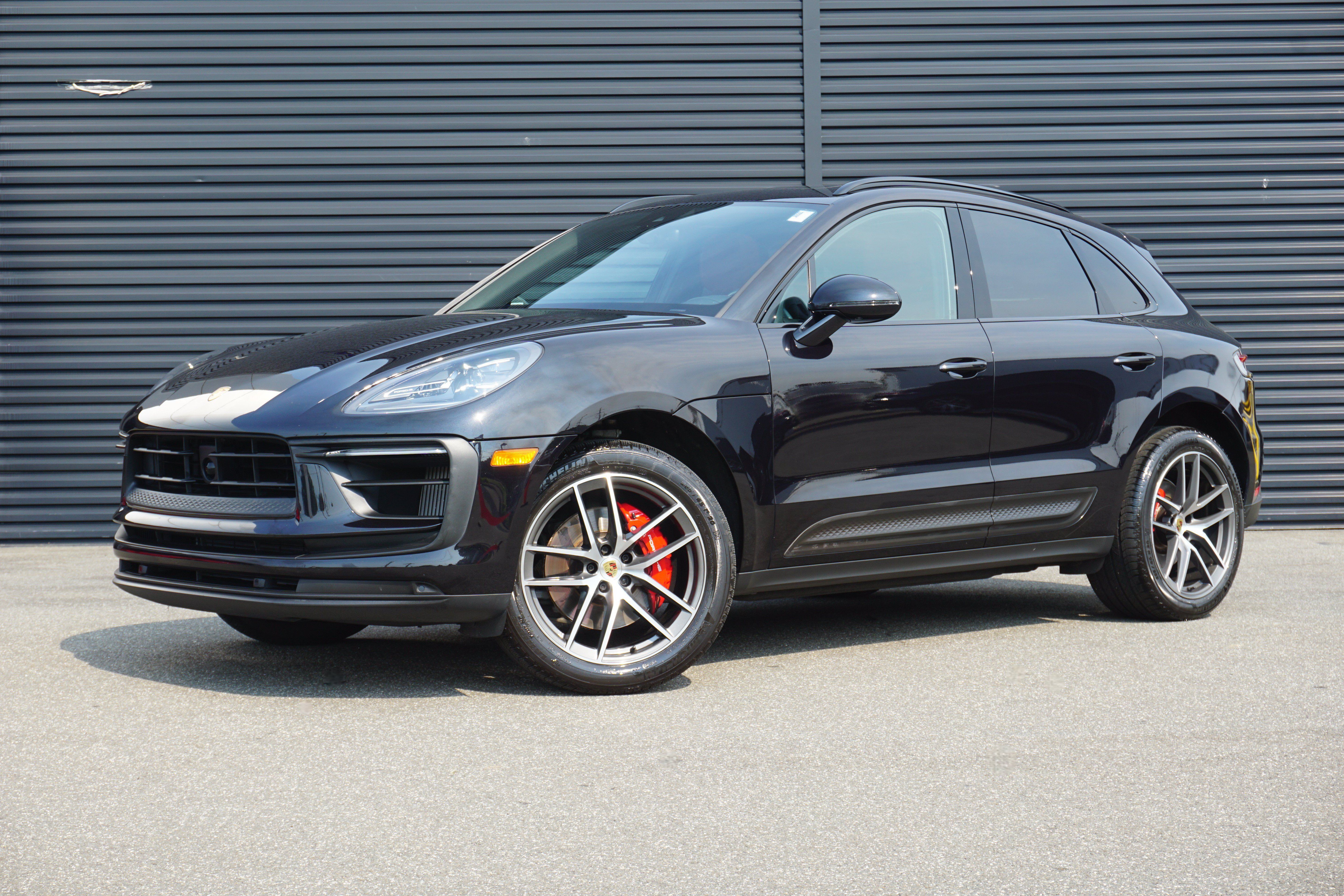 Certified 2023 Porsche Macan S AWD/4WD image 1