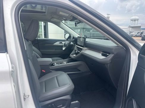 New 2026 Ford Explorer Active w/ Active Comfort Package AWD/4WD image 8