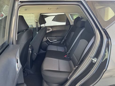 Used 2025 Kia Soul LX w/ LX Technology Package FWD image 23