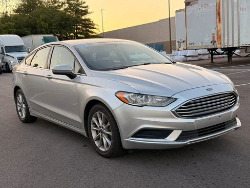 Used 2017 Ford Fusion SE FWD image 7