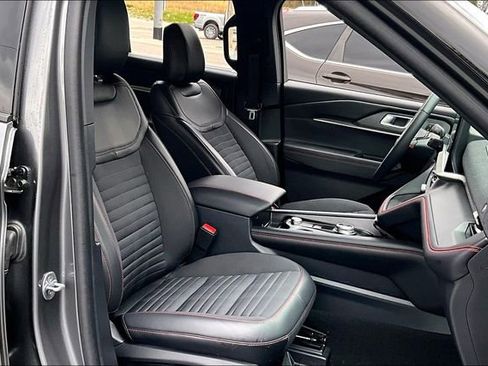 Used 2025 Ford Explorer ST-Line image 7