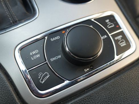 Used 2020 Jeep Grand Cherokee Overland AWD/4WD image 44