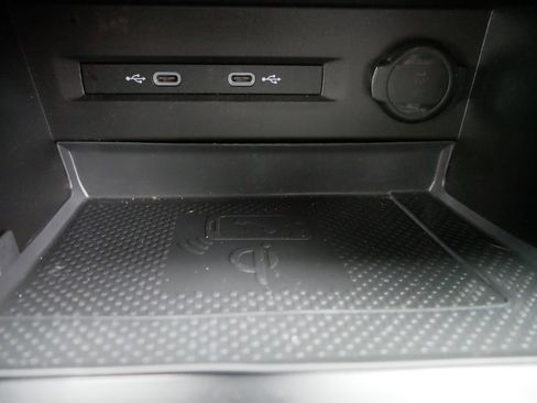 Certified 2022 Volkswagen Taos SE image 30