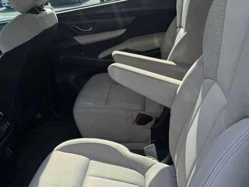 Used 2019 Subaru Ascent Premium w/ Popular Package #2 image 9
