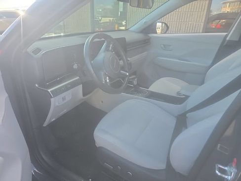 Used 2025 Hyundai Kona SEL FWD image 7