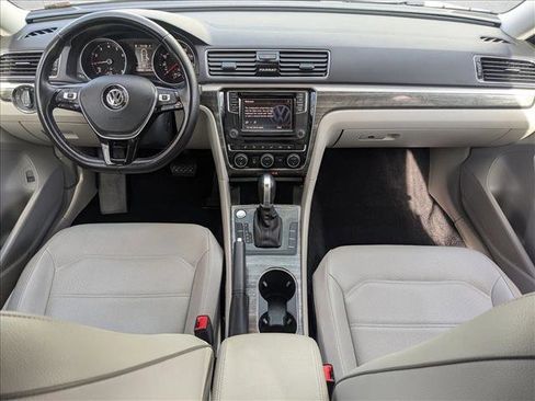 Used 2018 Volkswagen Passat 2.0T SE image 16