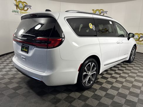 New 2026 Chrysler Pacifica Pinnacle FWD image 10