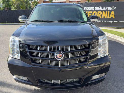 Used 2013 Cadillac Escalade ESV Premium image 3