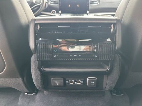 New 2026 Jeep Grand Wagoneer Limited AWD/4WD image 25