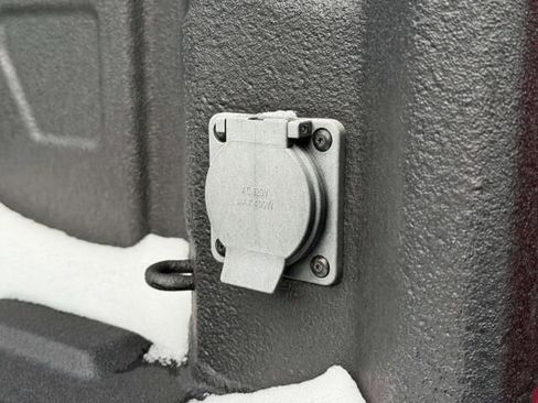 Used 2023 Chevrolet Silverado 1500 LT w/ Z71 Off-Road Package image 11