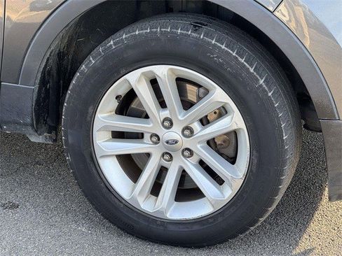 Used 2015 Ford Explorer XLT w/ Equipment Group 201B image 7