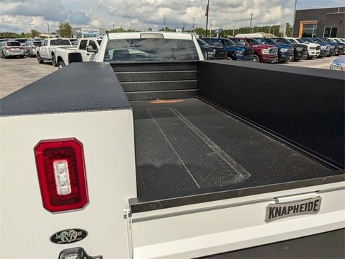 New 2024 RAM 5500 Tradesman image 27